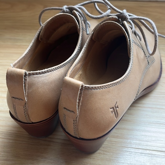 Frye Oxford with heel - Picture 3 of 6